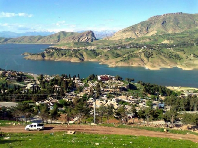  دوکان.. بێ بەرامبەر خانووی کەسوکاری شەھیدان و زیندانیانی سیاسی تاپۆ دەکرێت 